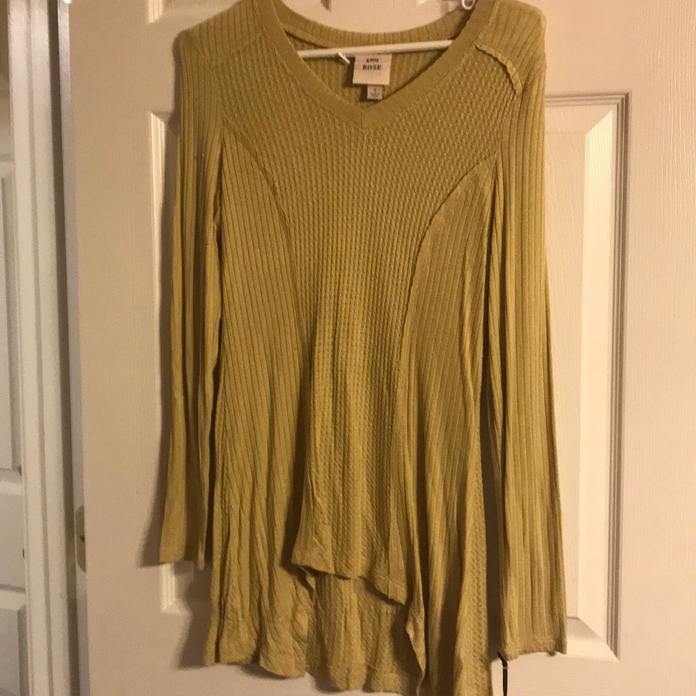 Mustard color top. Perfect for Fall